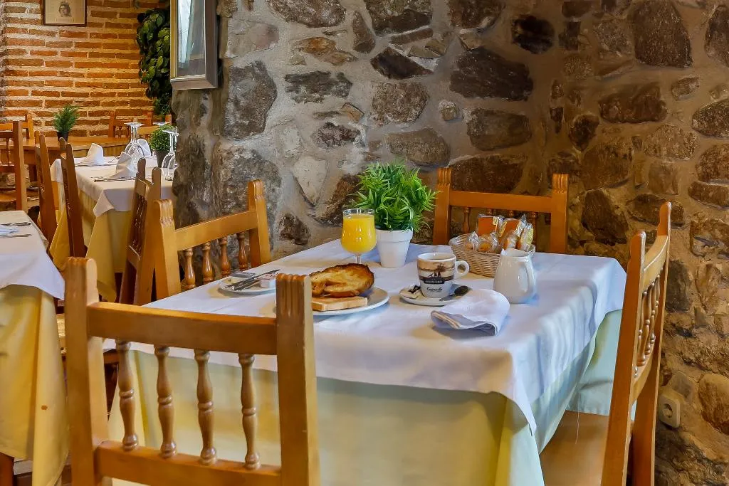 Restaurant, OYO Hostal La Chata, Madrid
