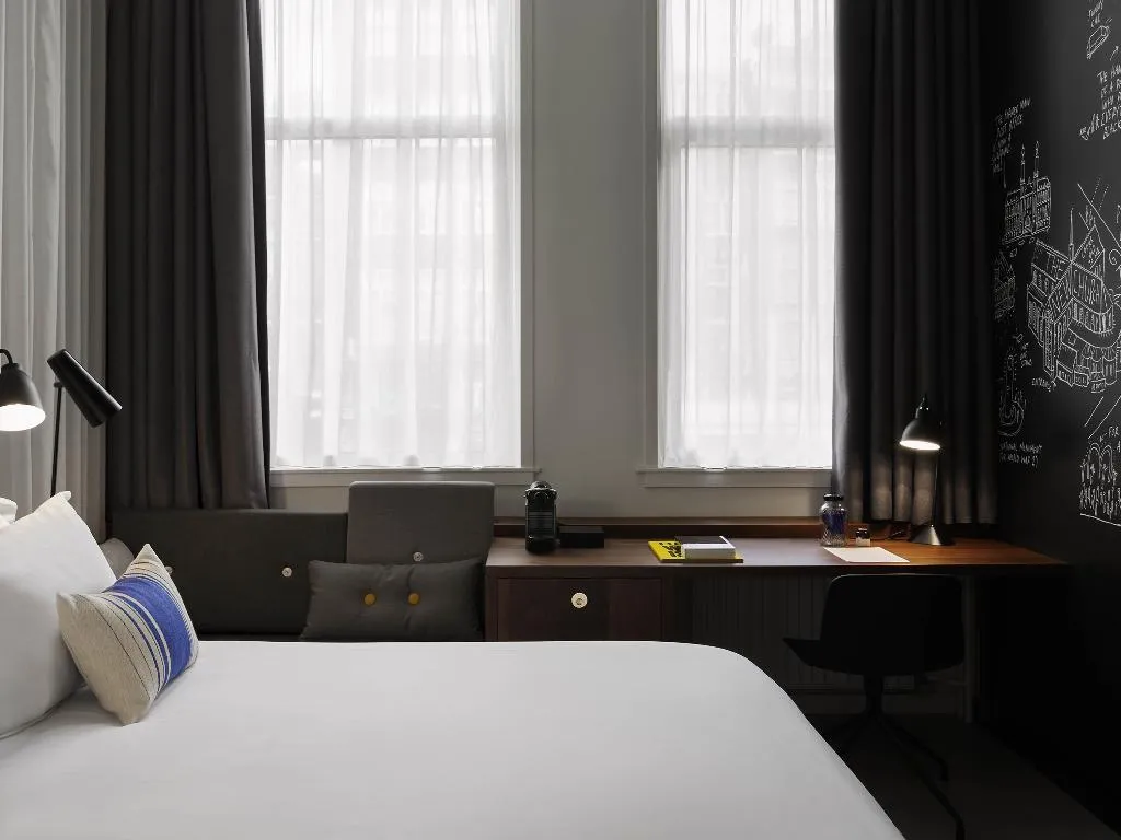 DOUBLE CLASSIC QUEEN BED Room, Ink Hotel Amsterdam - MGallery Collection, Amsterdam