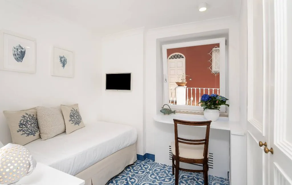 SINGLE STANDARD Room, Hotel Syrene Capri, Naples