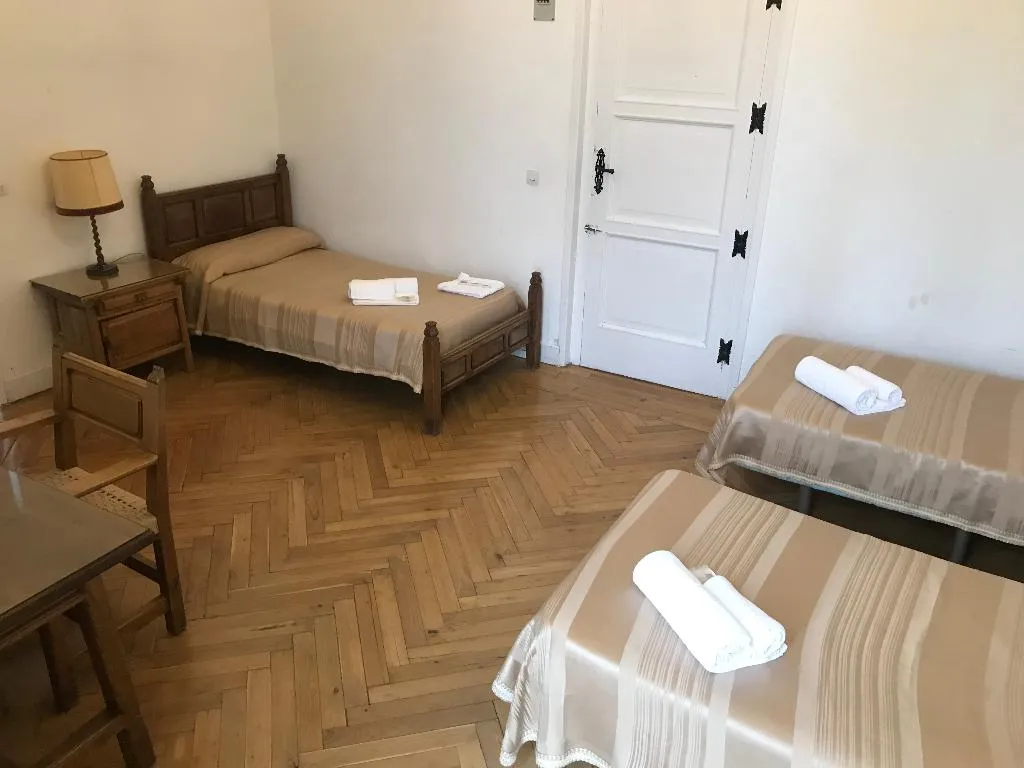 TRIPLE STANDARD Room, Hospederia Santa Cruz, Madrid