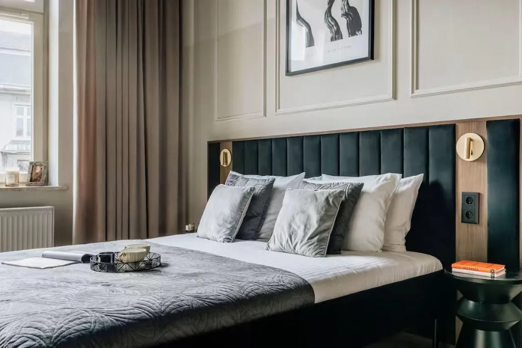 APARTMENT PREMIUM KING BED Room, The Garden Collection, Krakow