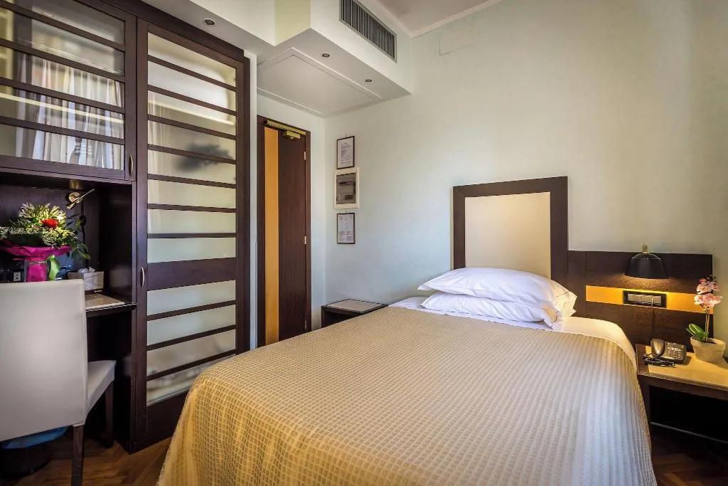 DOUBLE ECONOMY Room, Duomo Firenze, Florence