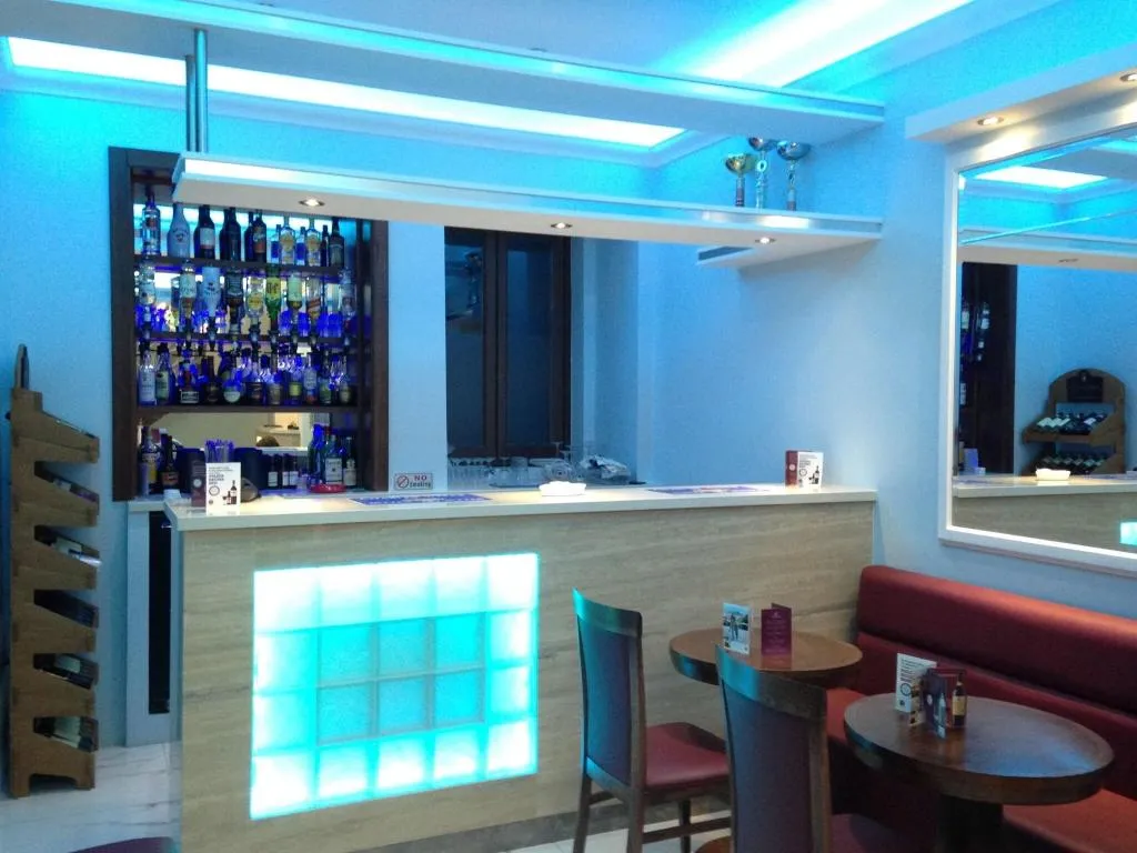 Bar, Grand Harbour Hotel, Malta