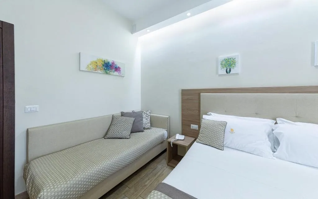 Room, Hotel Del Sole, Naples