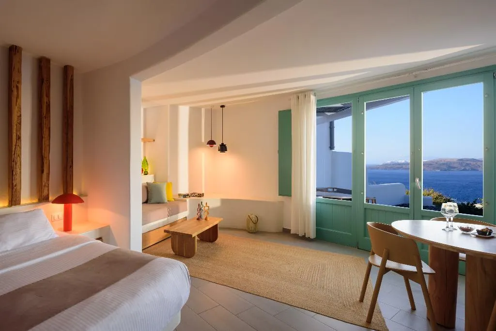 SUITE DELUXE WITH PRIVATE POOL Room, Neptune Luxury Spa Suites, Santorini