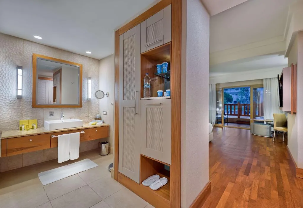 TWIN DELUXE POOL VIEW Room, Hilton Dalaman Sarigerme Resort and Spa, Dalaman