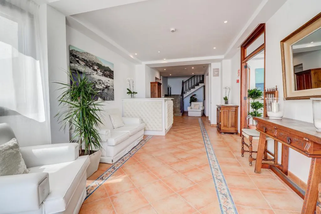 Lobby, Hoposa Niu, Majorca