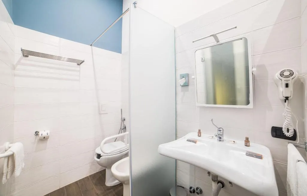 Room, Bed & Breakfast Chiaia 32, Naples