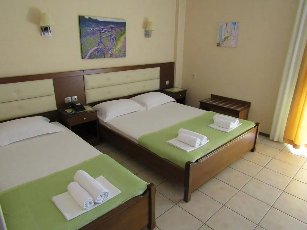 TRIPLE STANDARD Room, Gold Stern, Thessaloniki