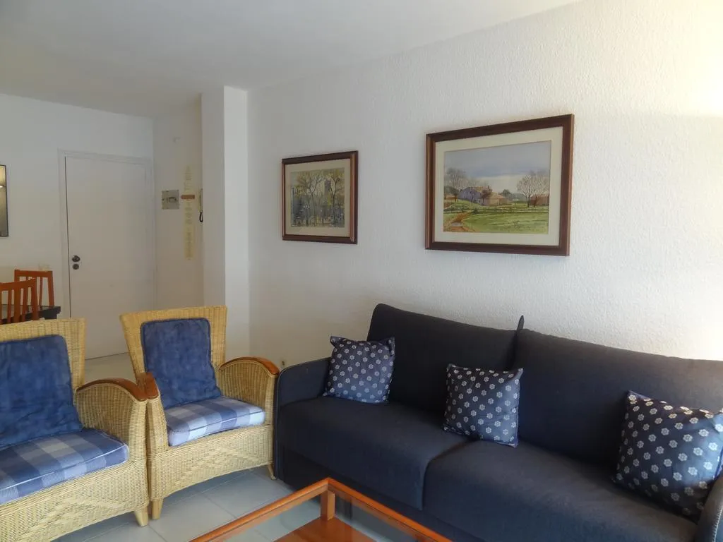 APARTMENT CAPACITY 6 THREE BEDROOM Room, Blaumar 2D, Costa Brava