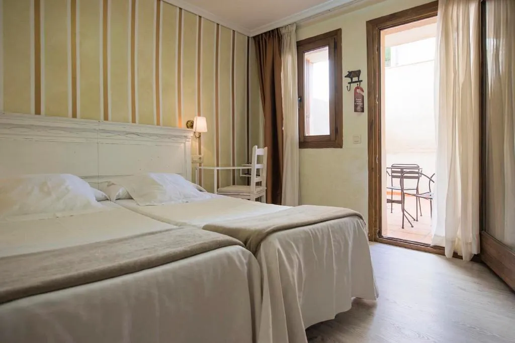 DOUBLE STANDARD Room, YIT Puerta Bisagra, Madrid
