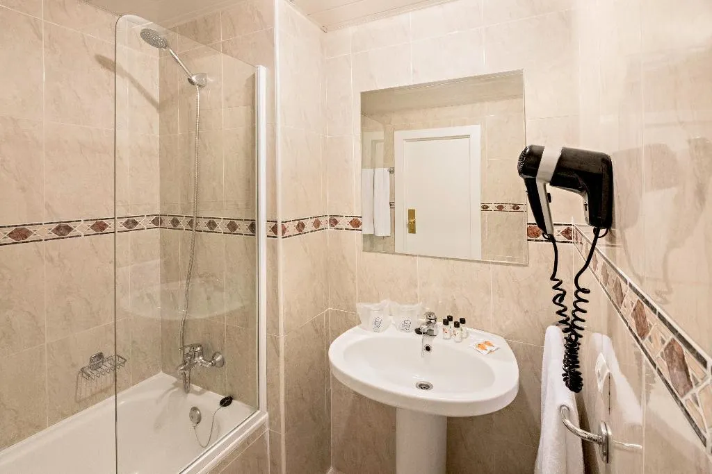 TWIN PREMIUM Room, Azuline Hotel Bahamas, Majorca