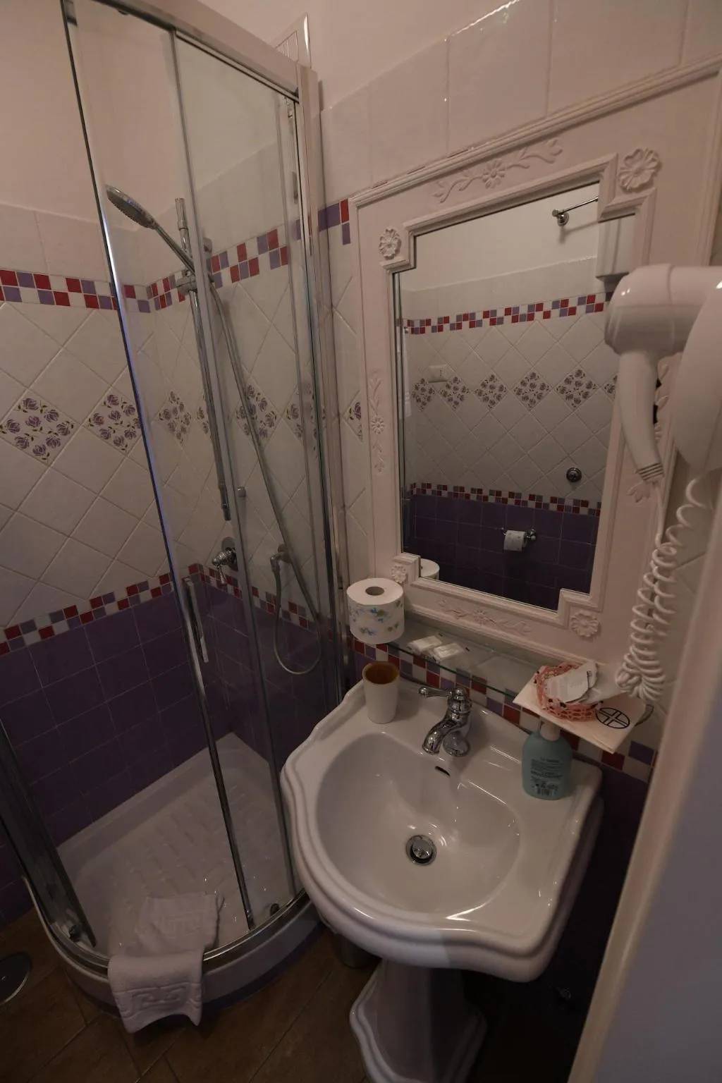 Room, Buonanotte Roma 2, Naples