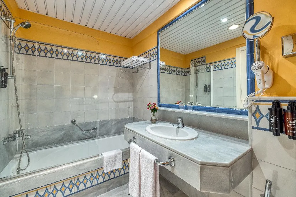 TRIPLE STANDARD Room, AZZ Guadacorte Campo de Gibraltar, Costa De La Luz