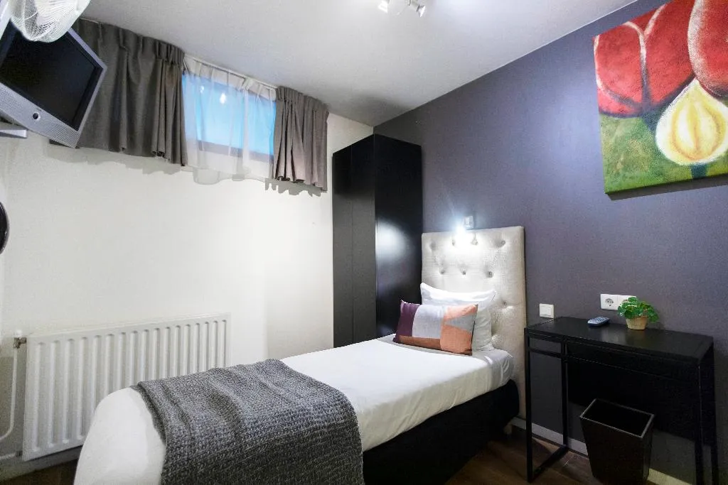 SINGLE ECONOMY Room, Quentin England Hotel, Amsterdam