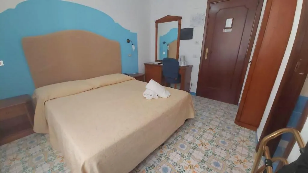 Double or Twin ECONOMY Room, Amalfi, Naples