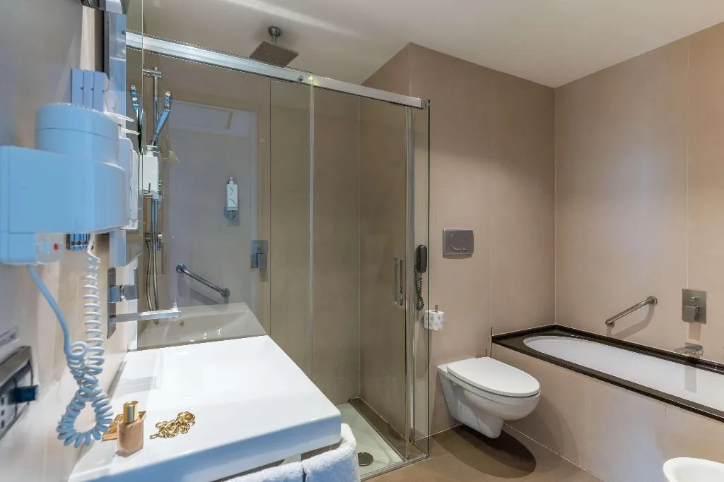 DOUBLE DELUXE KING BED Room, Best Western Premier Hotel Royal Santina, Rome