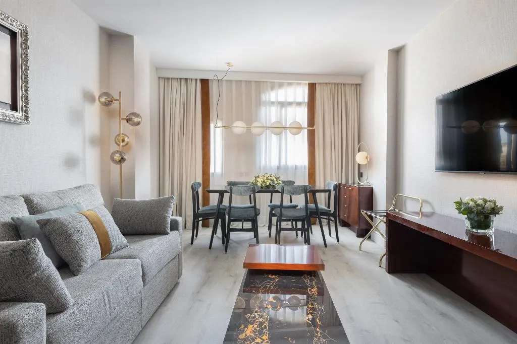 APARTMENT TWO BEDROOMS Room, Suites Center Barcelona, Barcelona