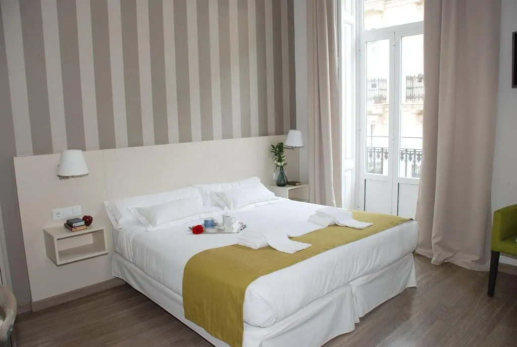 TRIPLE DELUXE Room, San Lorenzo Boutique Hotel, Valencia
