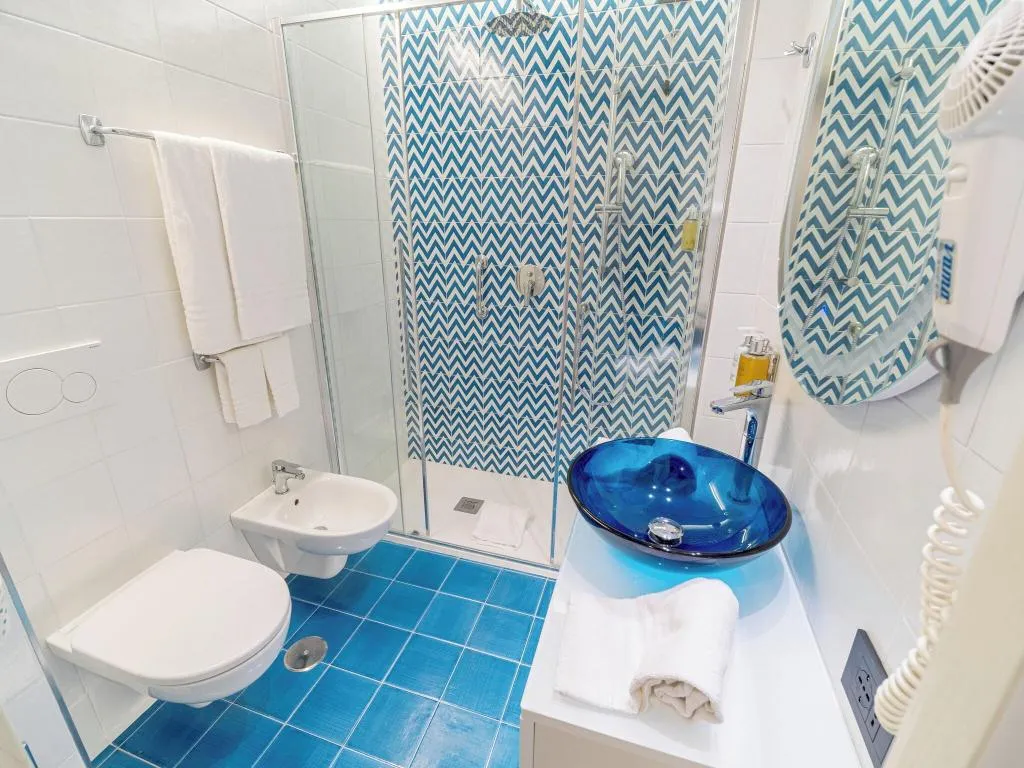 DOUBLE CLASSIC QUEEN BED Room, Hotel Cristina, Naples