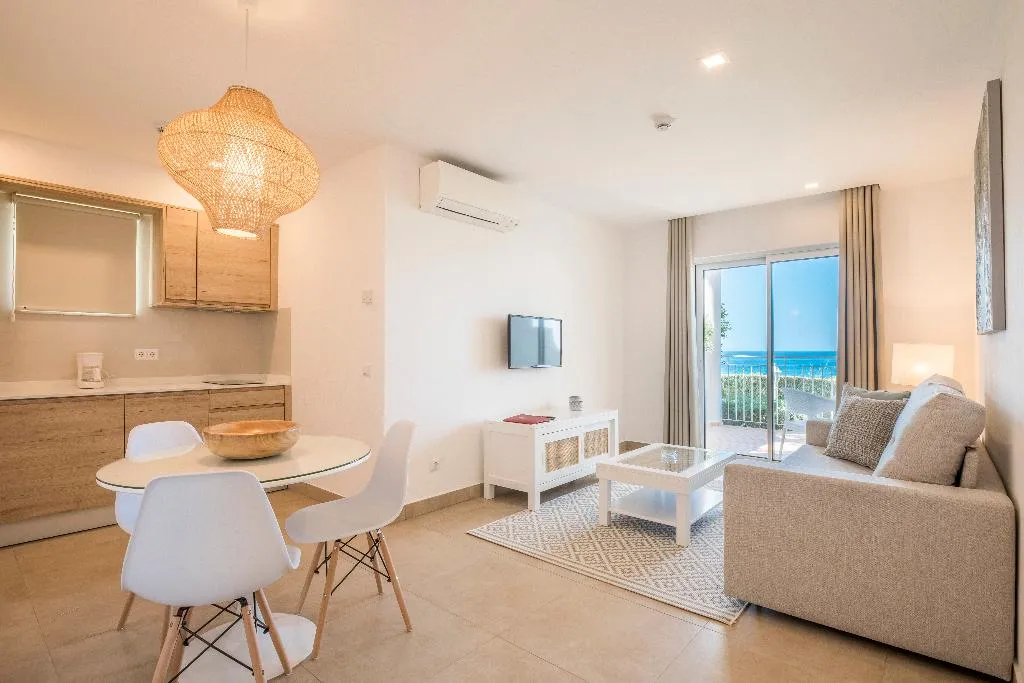 APARTMENT DELUXE OCEAN FRONT Room, Clube Porto Mós, Algarve