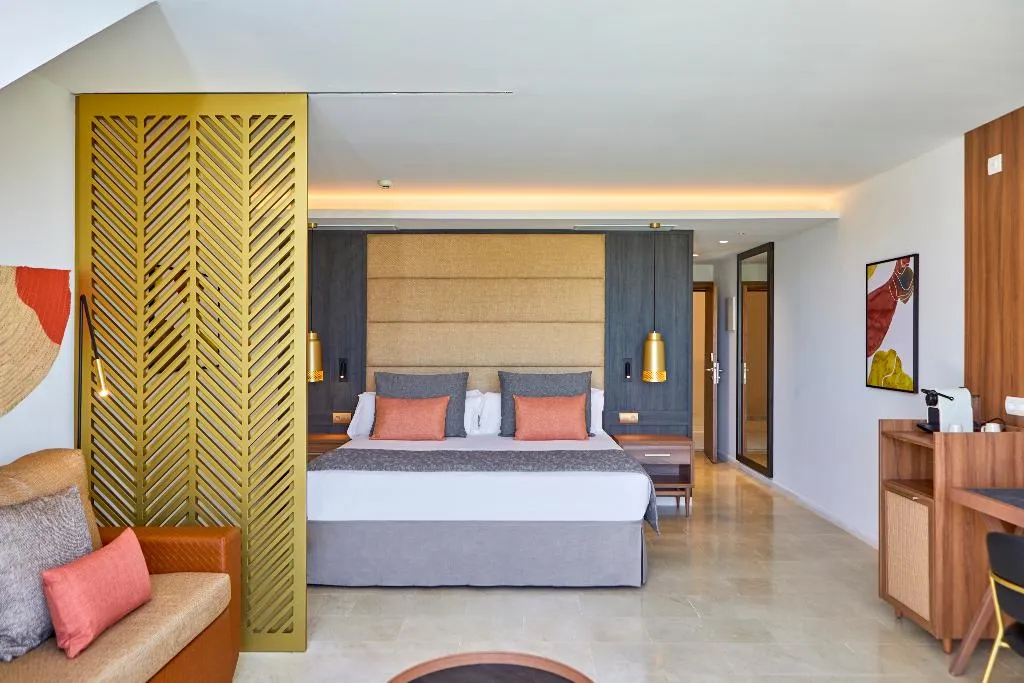 JUNIOR SUITE STANDARD Room, Zafiro Palace Andratx, Majorca
