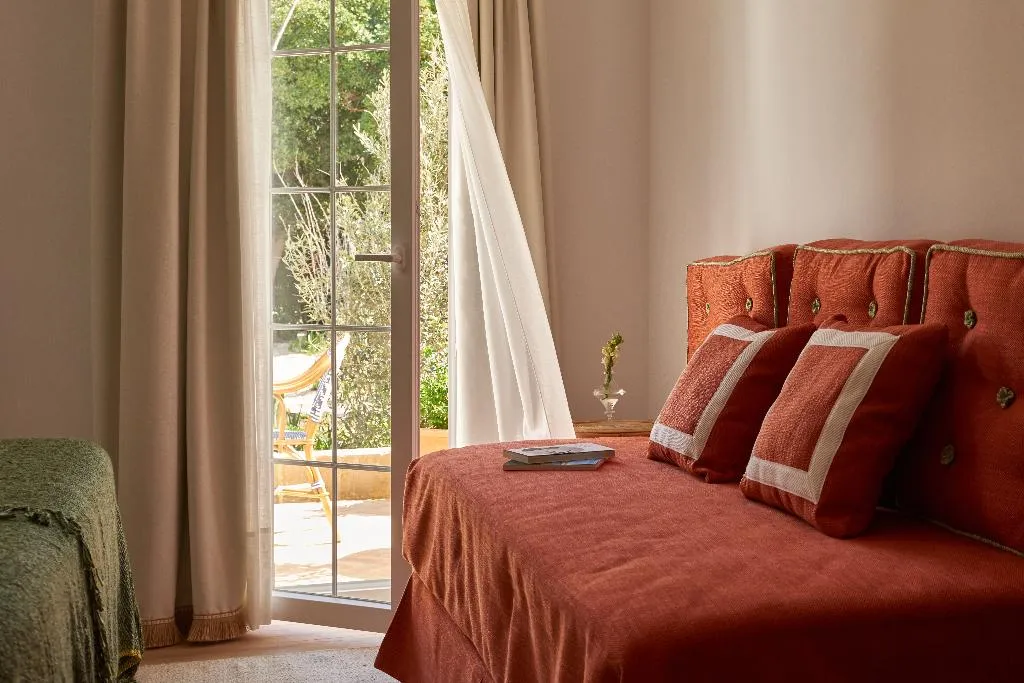 DOUBLE DELUXE ONE BEDROOM Room, Cristine Bedfor, Menorca