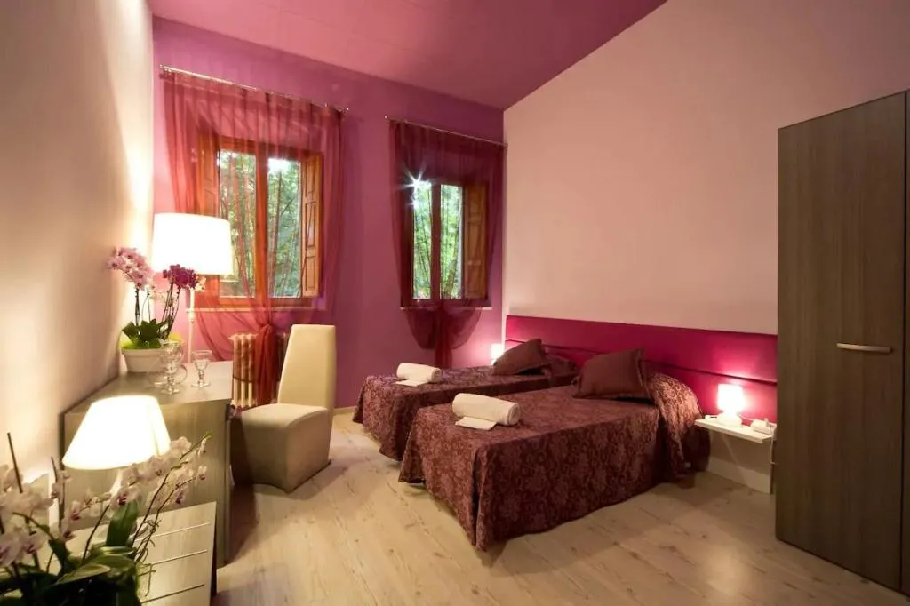 Room, Palazzo Renieri, Florence