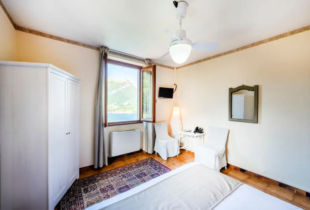 DOUBLE LAKE VIEW Room, Il Perlo Panorama, Milan