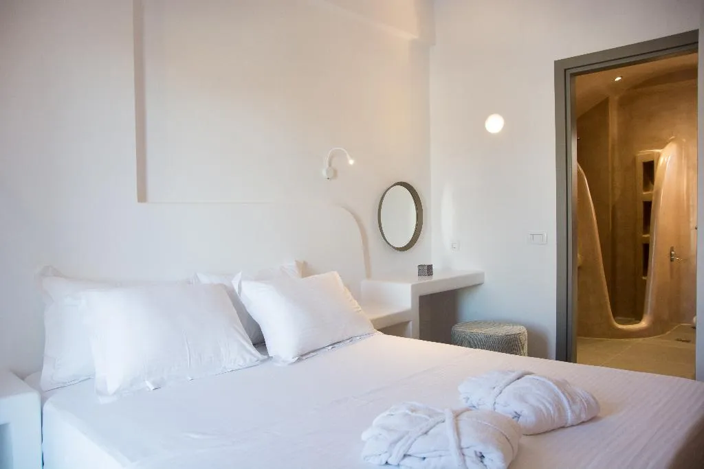 SUITE WITH PRIVATE POOL Room, Amphitrite Suites Santorini, Santorini