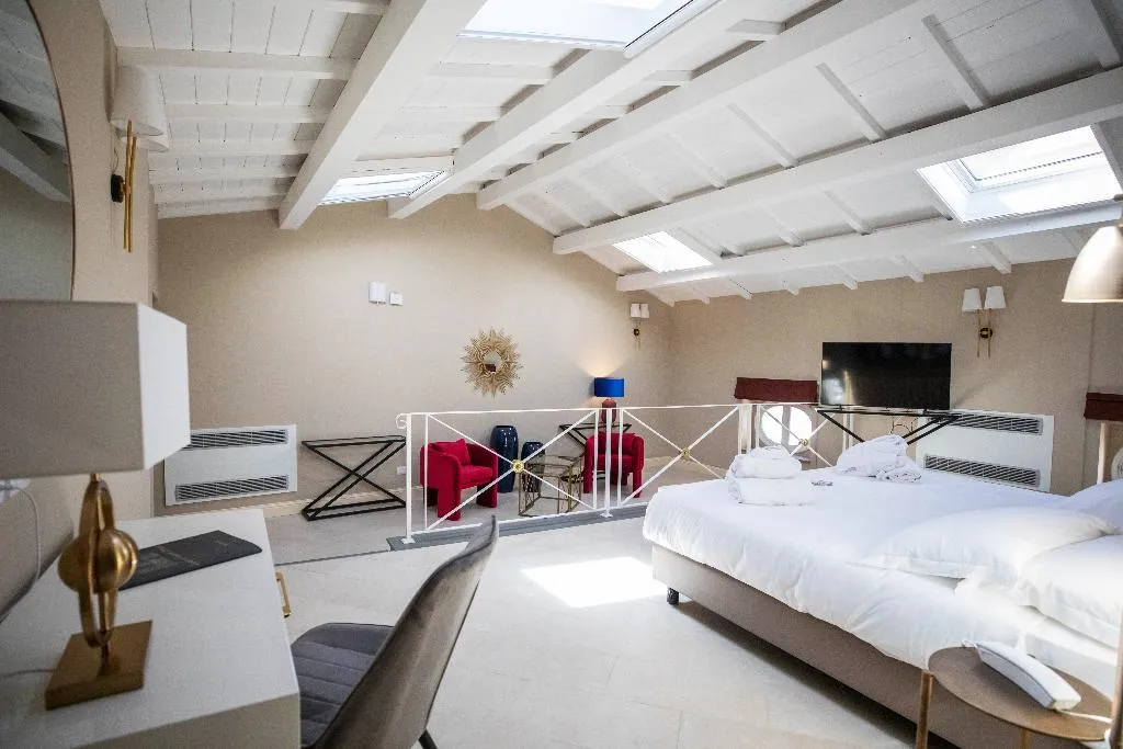 JUNIOR SUITE DELUXE SEA VIEW Room, Lanterne Magiche Ortigia, Catania