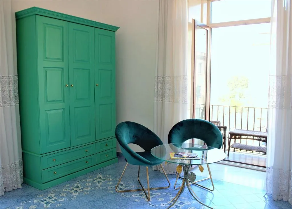 Room, Piazza Tasso B B, Naples