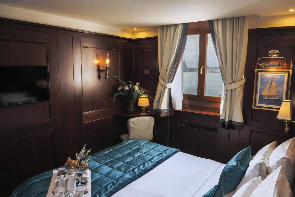 Double or Twin SUPERIOR Room, Bucintoro, Venice