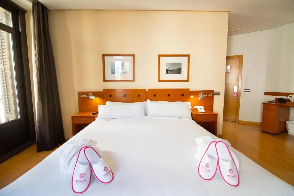 QUADRUPLE SUPERIOR Room, Petit Palace Preciados, Madrid