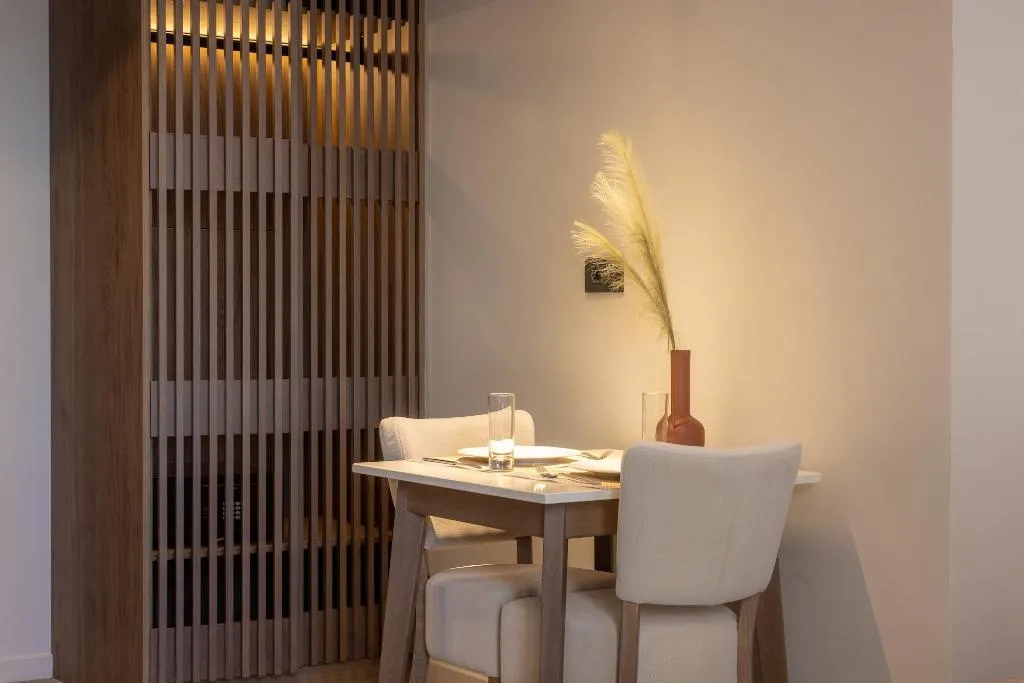 Room, Athens 507, Athens