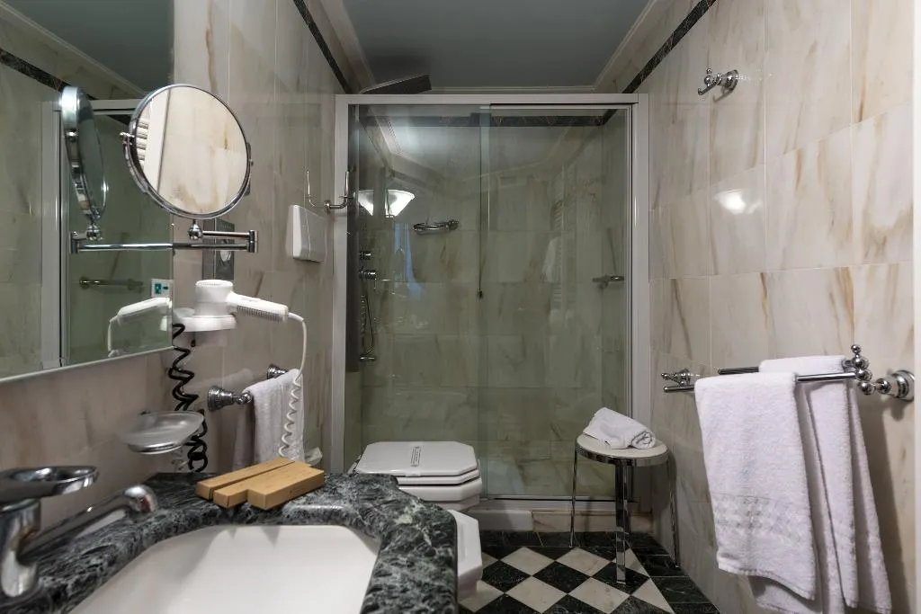 SUITE DELUXE KING BED Room, Grand Hotel Ortigia, Catania