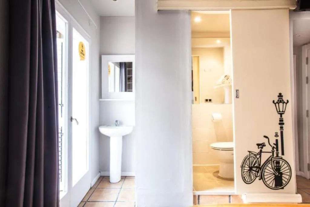 DOUBLE SINGLE USE WITH TERRACE Room, Ten Hostel, Ibiza