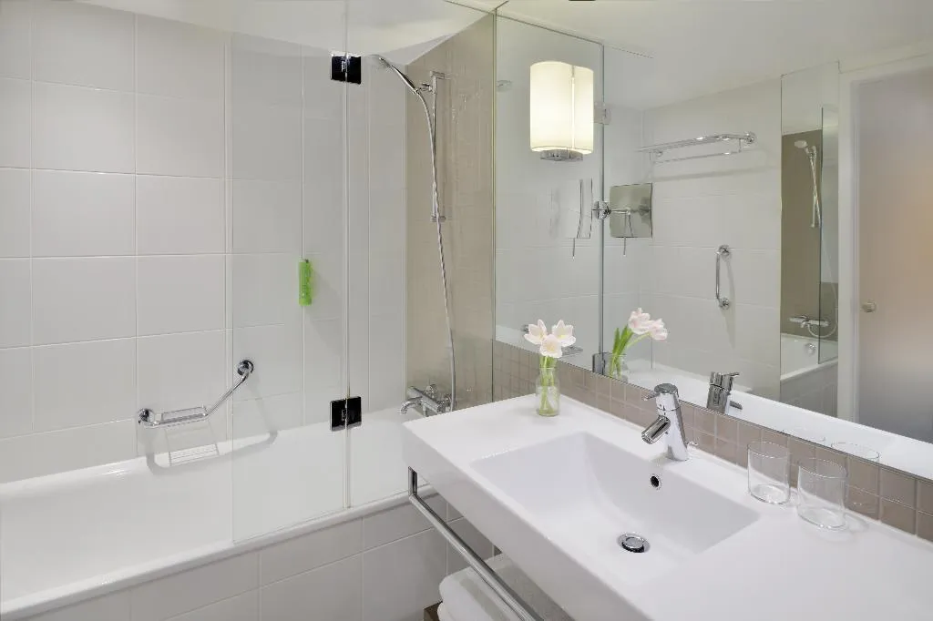 TWIN SUPERIOR CITY VIEW Room, Movenpick Hotel Amsterdam City Centre, Amsterdam