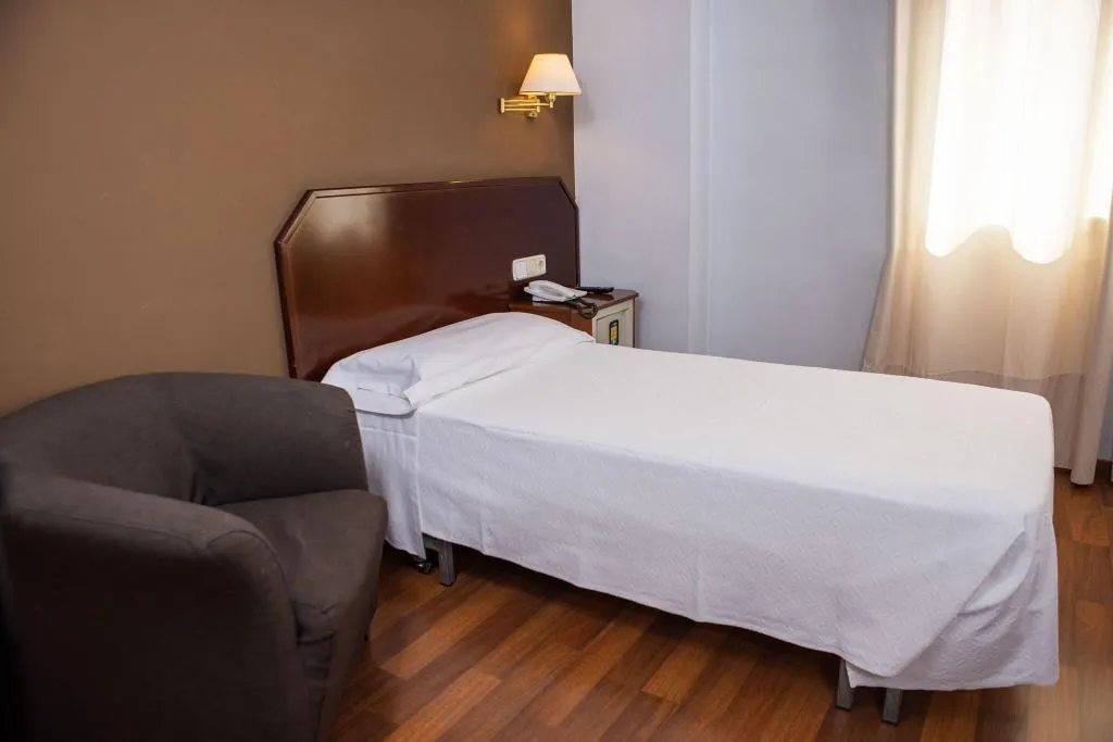 SINGLE STANDARD Room, Hotel Balneario Broquetas, Barcelona