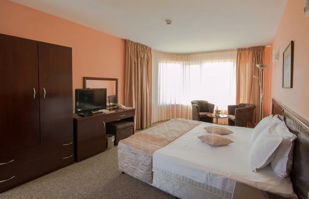 Room, Divesta, Varna