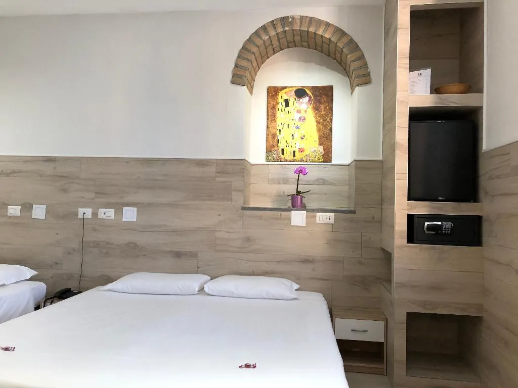 QUADRUPLE PREMIUM Room, Eurohotel, Milan
