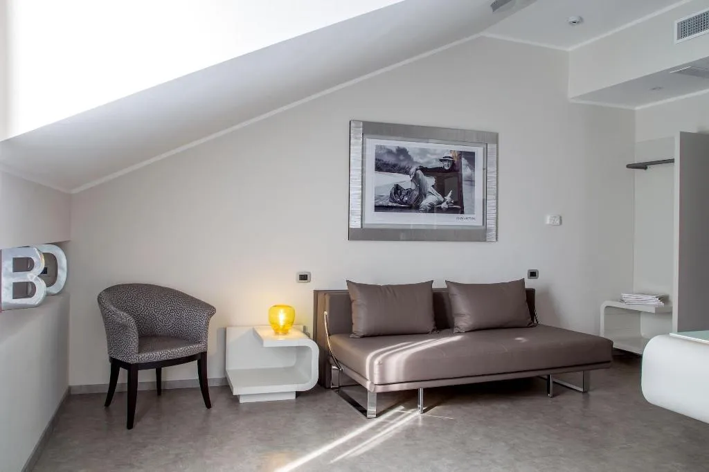 Room, Montenapoleone Suites, Milan