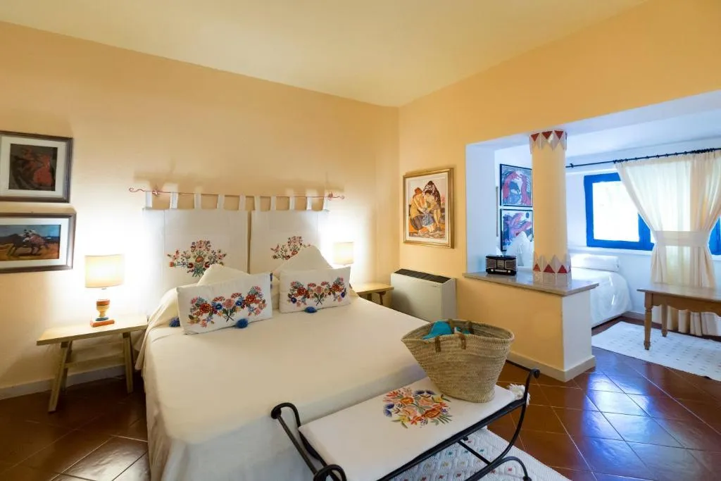 JUNIOR SUITE STANDARD Room, Su Gologone, Olbia