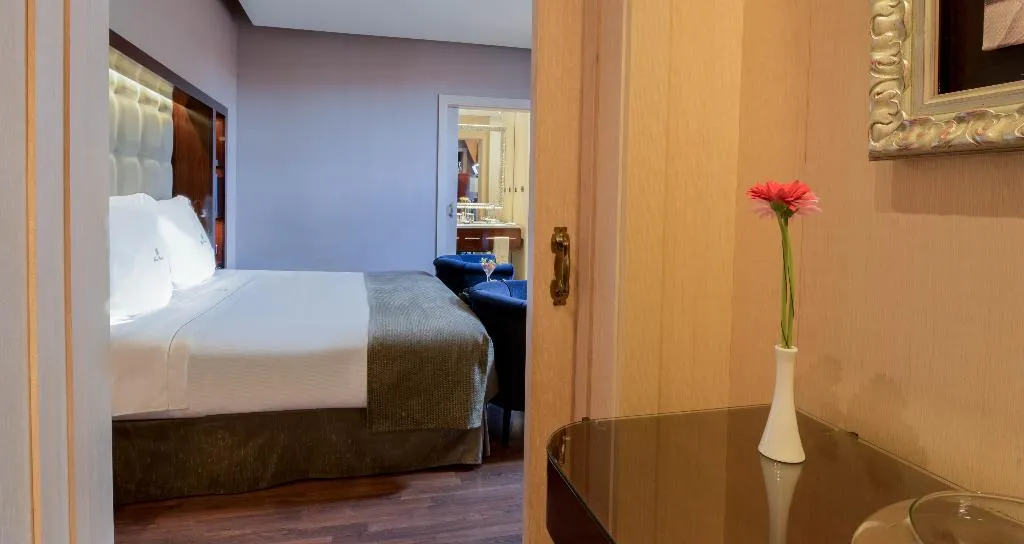 DOUBLE SINGLE USE SUPERIOR Room, Casa Fuster, Barcelona