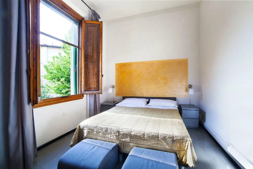 Room, Melody House, Florence