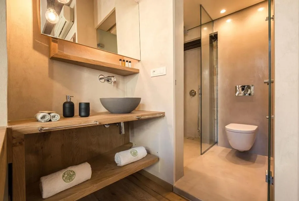 Room, J&G Suites, Crete