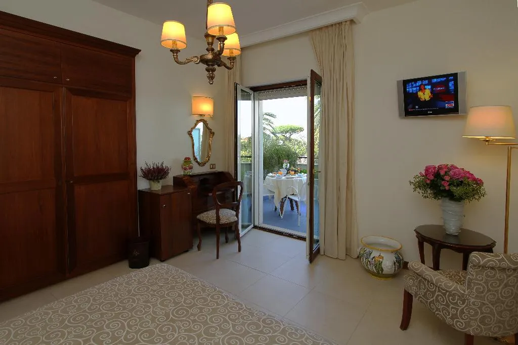 Double or Twin CLASSIC WITH BALCONY Room, Hotel Alpha, Naples