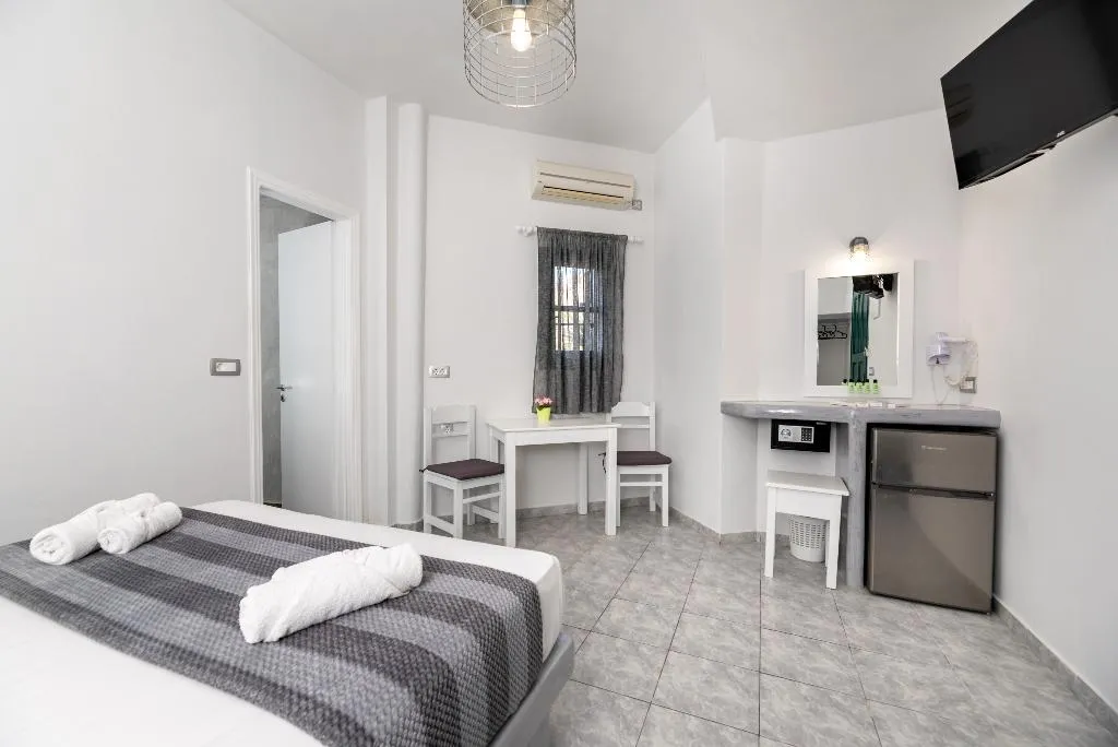 DOUBLE STANDARD Room, Villa Anemomilos Perissa, Santorini