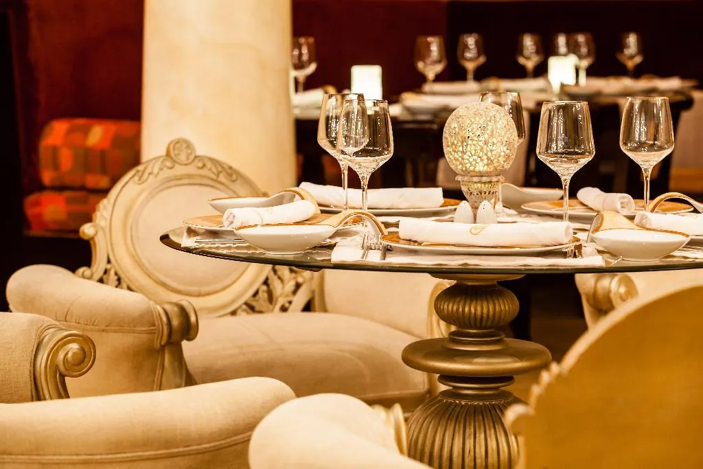 Restaurant, Holiday Inn Dubai - Al Barsha, Dubai