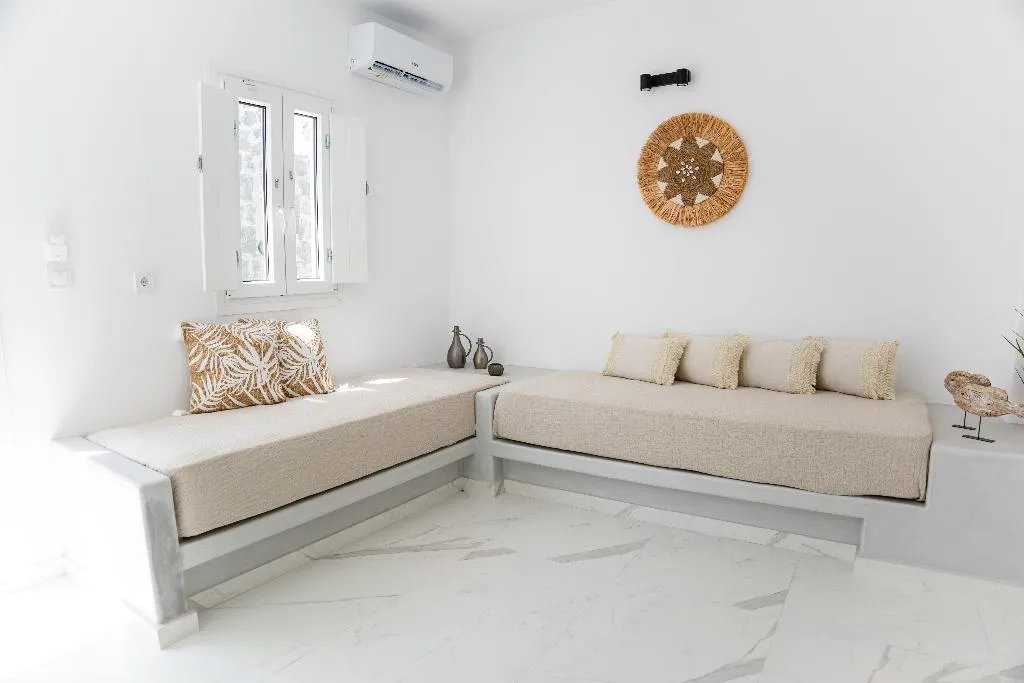 QUADRUPLE STANDARD Room, Kýma Perissa, Santorini